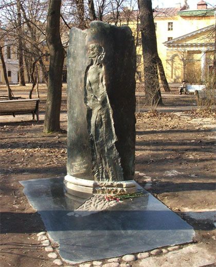   1 :        :         ,  ., . 53 :  www.akhmatova.org/monuments