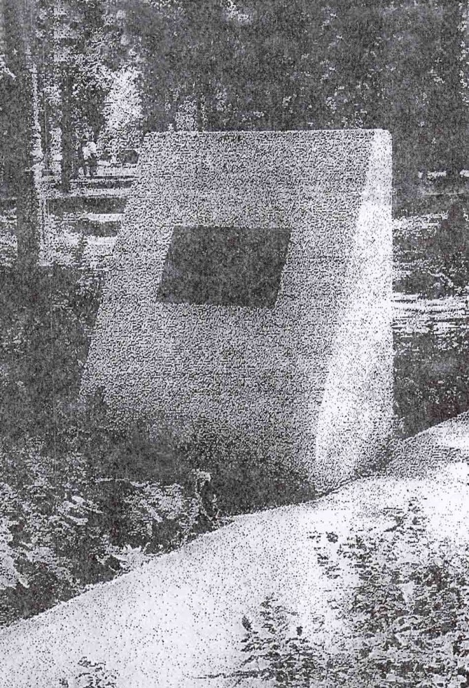 Фотография 3 : Стена памяти и памятник жертвам политических репрессий