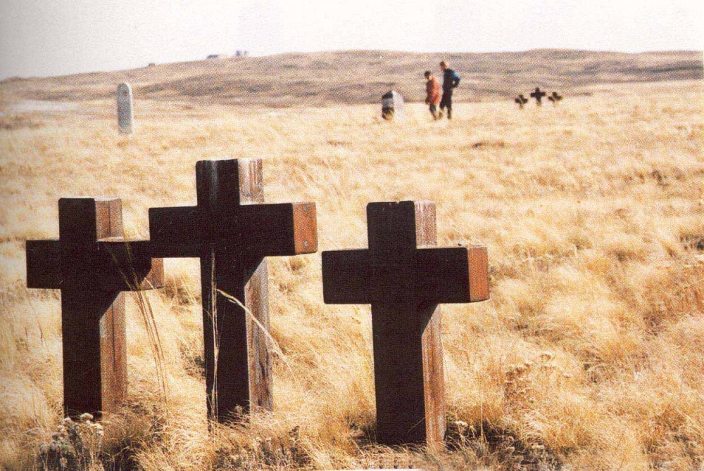 Номер фотографии 1 : Кресты в память о всех погибших в Спасском отделении Карагандинского лагеря : 33-й км шоссе Караганда- Шахтинск, Спасское кладбище