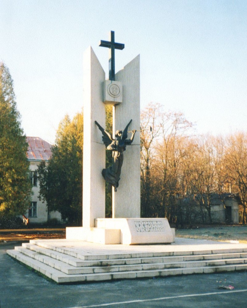 Номер фотографии 1 : Монумент борцам за волю Украины : ул. Винниченко, сквер : фотограф В. Федущак
