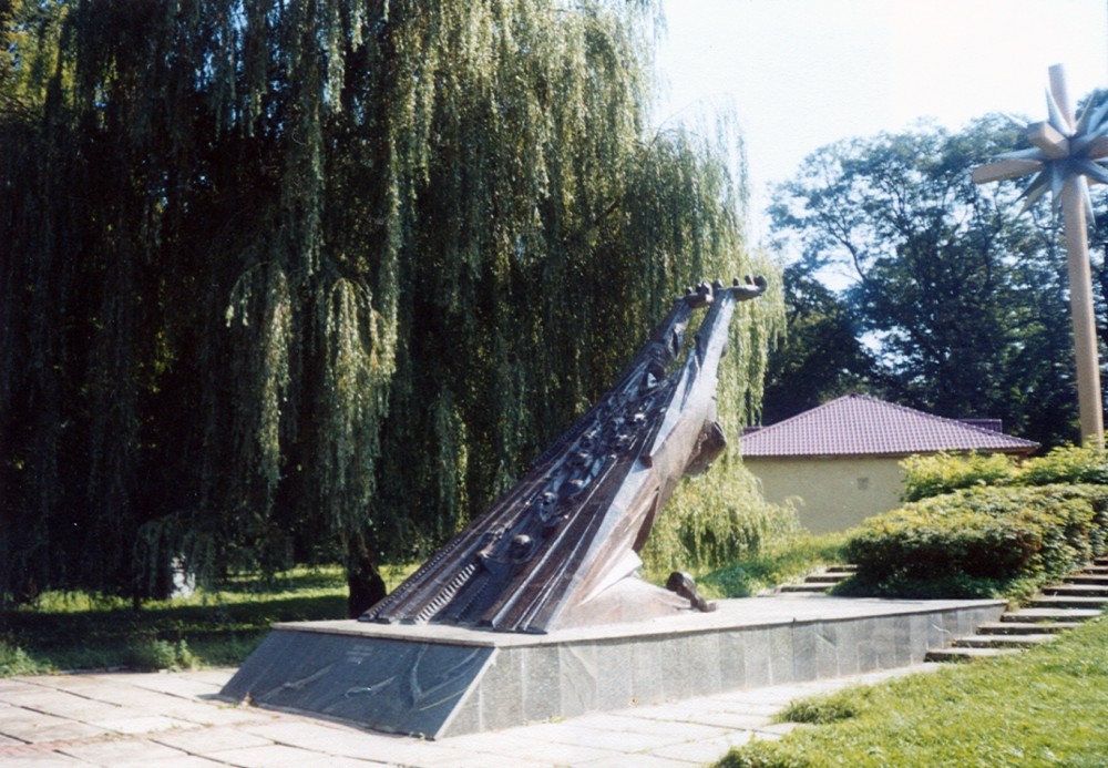 Номер фотографии 1 : Мемориальный комплекс жертвам коммунистических репрессий : центральный парк : фотограф В. Федущак