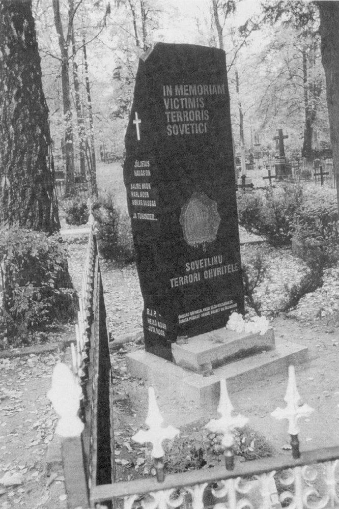 Номер фотографии 1 : Памятник жертвам советского террора : кладбище Раади