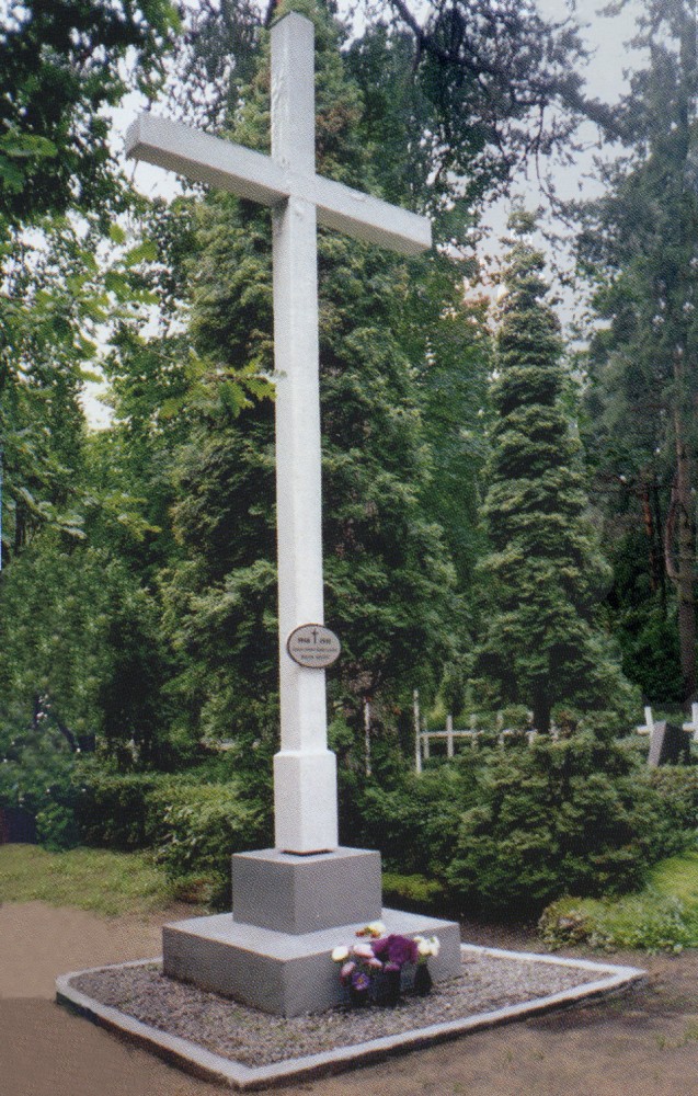 Номер фотографии 1 : Памятник на захоронении участников движения национального сопротивления Латвии и патриотов, замученных в центральной тюрьме Риги с 1944 по 1953 год : Матиса - место памяти