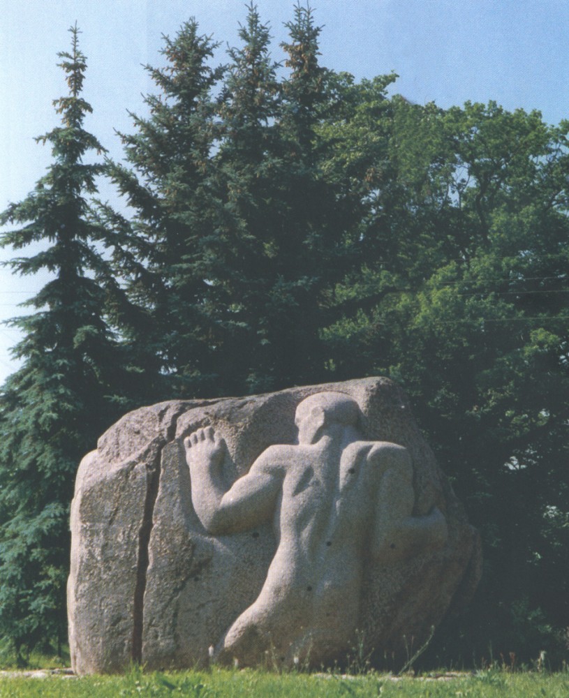 Номер фотографии 1 : Памятник депортированным «Разрезанная семья» : Валкский р-н, Смилтене, на станции железной дороги
