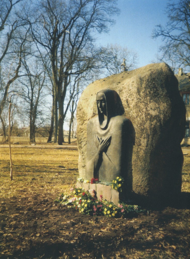 Номер фотографии 1 : Памятник репрессированным : Лиепайский р-н, волость Ницас, в центральном парке г. Ница