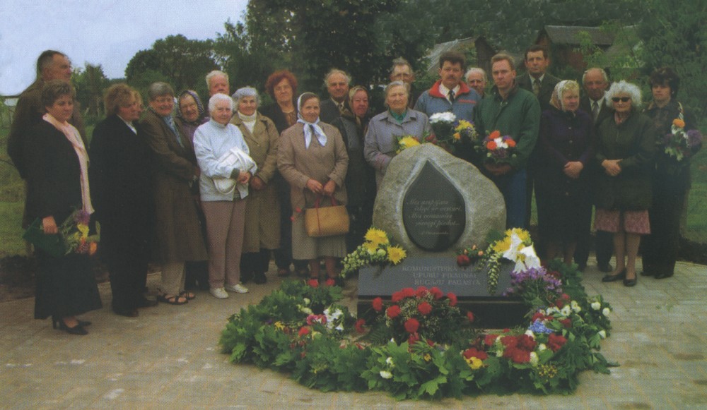 Номер фотографии 1 : Памятный знак жертвам коммунистического режима : Балвский р-н, волость Ругаю