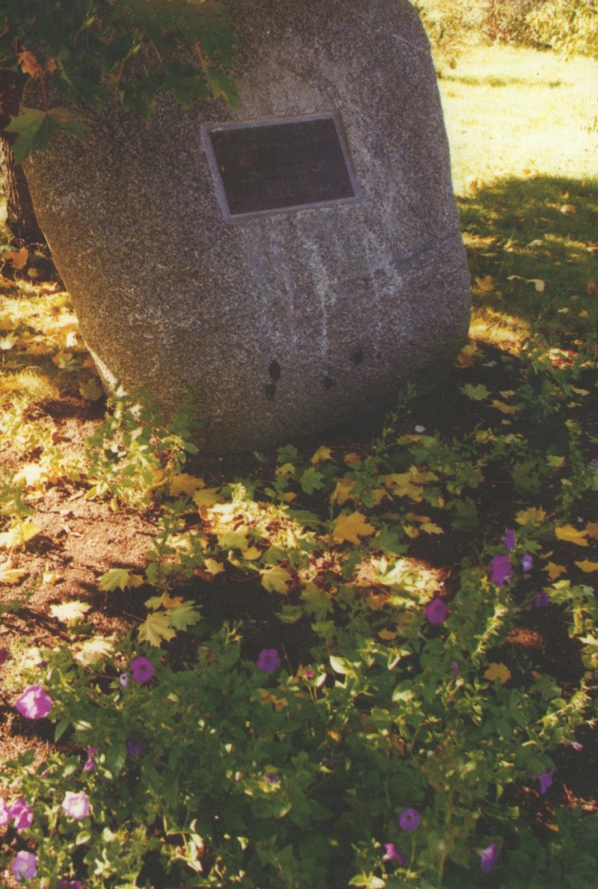 Номер фотографии 1 : Памятный знак жертвам красного террора : г. Резекне II, к Освободительной аллее на берегу реки