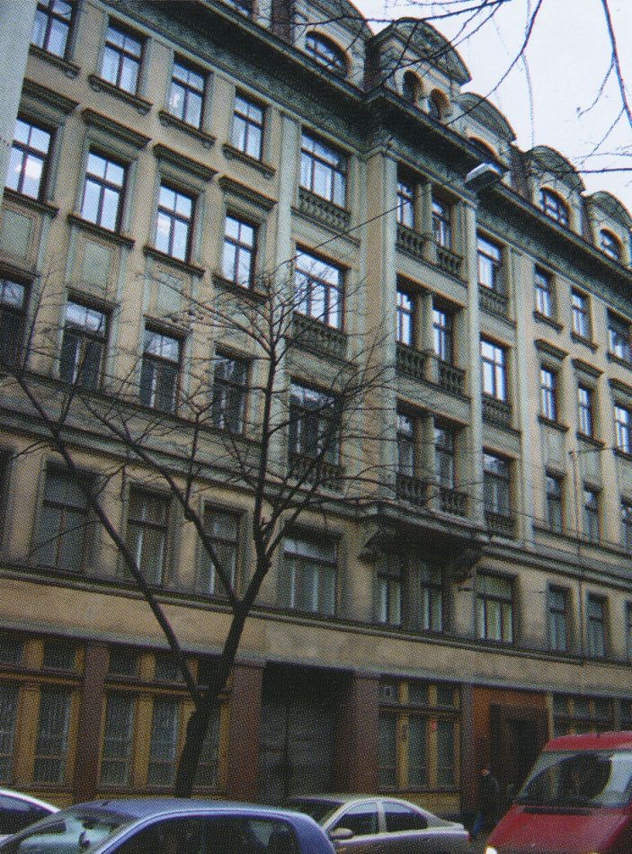 Номер фотографии 1 : Памятный знак жертвам советской оккупации «Черный порог» : г. Рига, ул. Бривибас, д. 61 (у бывш. здания КГБ)