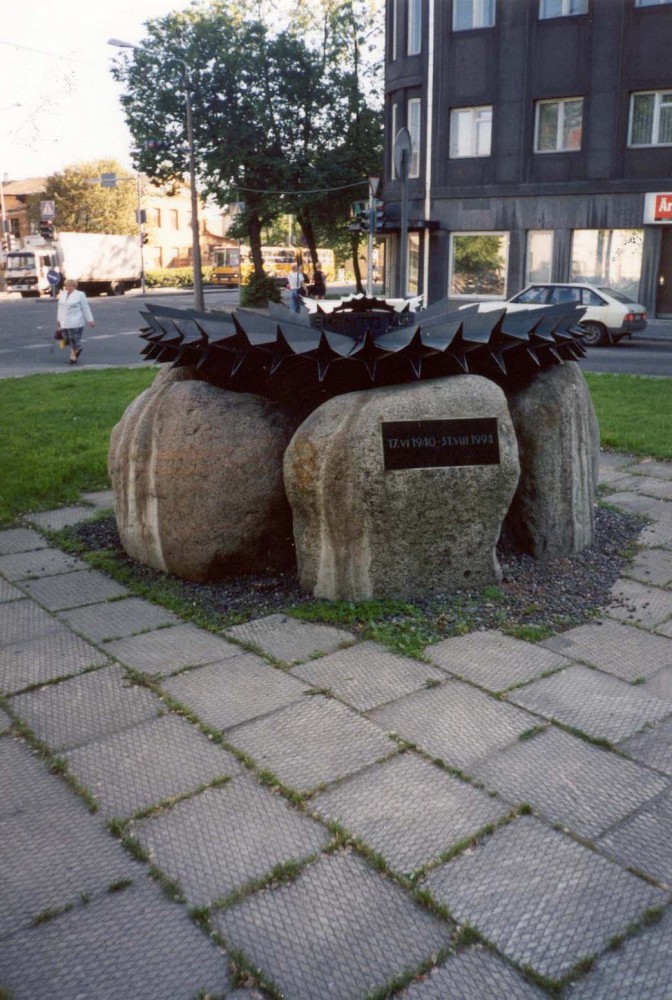 Номер фотографии 1 : Памятник жертвам тоталитарного режима : ул. Риа : фотограф П. Саар