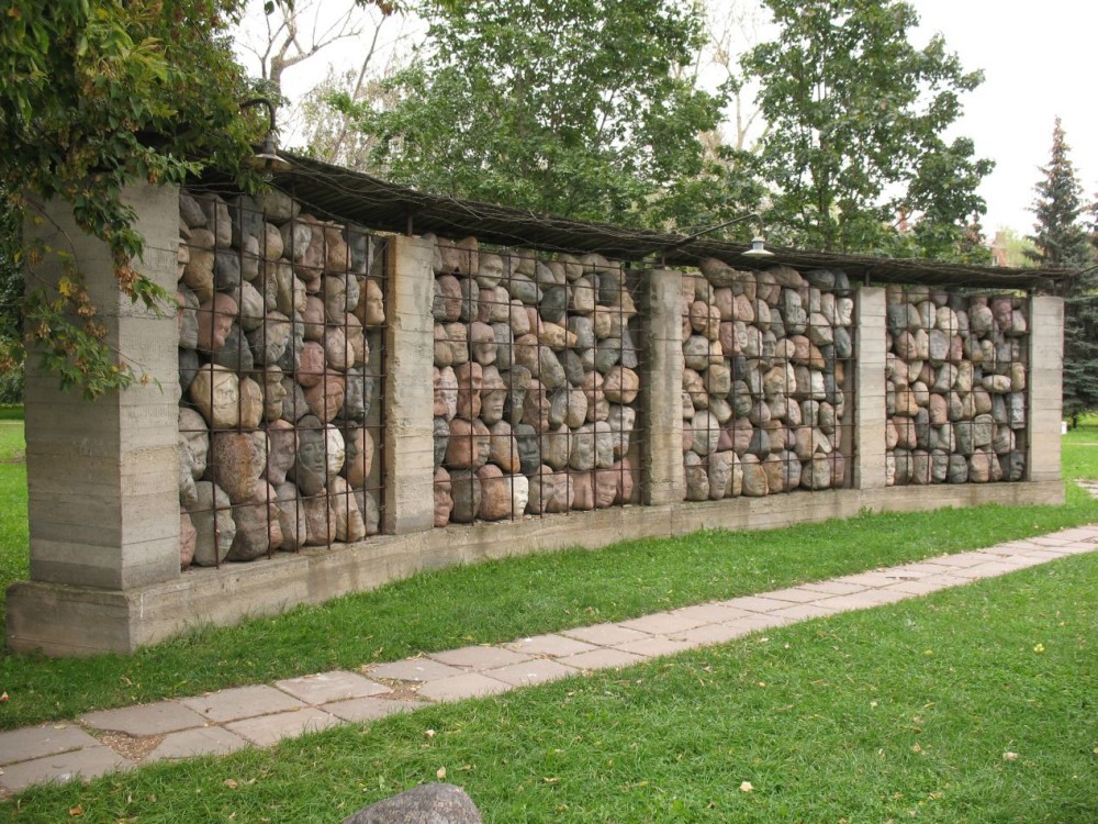 Номер фотографии 1 : Стена памяти жертв сталинских репрессий : парк искусств «Музеон» возле Центрального Дома художников : фотограф Г. Атмашкина