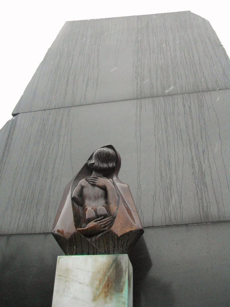 Номер фотографии 4 : Памятник жертвам политических репрессий : сквер 50-летия Победы : фотограф Ю. Самодуров
