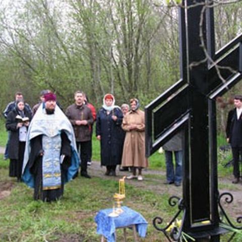 Номер фотографии 1 : Поклонный крест в память о репрессированных крестьянах : недалеко от трассы : фотограф www.rg.ru
