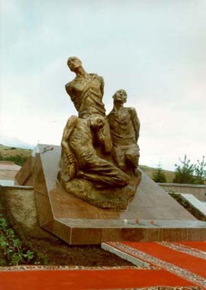 Номер фотографии 4 : Мемориальный комплекс жертвам репрессий «Ата-Бейит» : 30 км от г. Бишкек