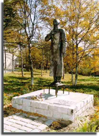 Фотография 4 : Памятник поэту О.Э. Мандельштаму, погибшему в пересыльном лагере  г. Владивостока в 1938 г.