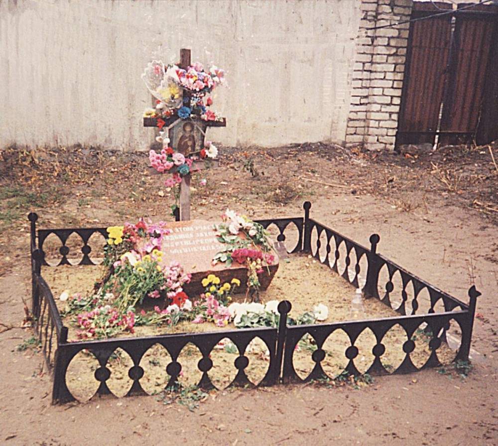 Номер фотографии 1 : Памятный крест на месте массовых расстрелов репрессированных граждан : Воскресенское кладбище