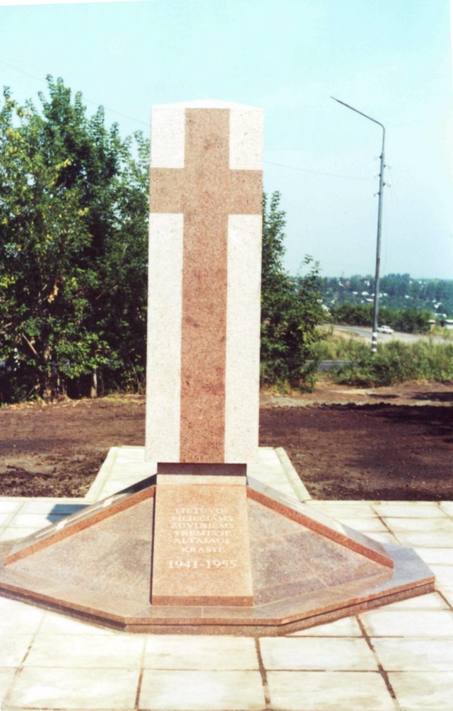 Номер фотографии 1 : Памятный знак литовским ссыльным 1941 - 1955 гг. : Матищенское кладбище : фотограф В. Тарасонис