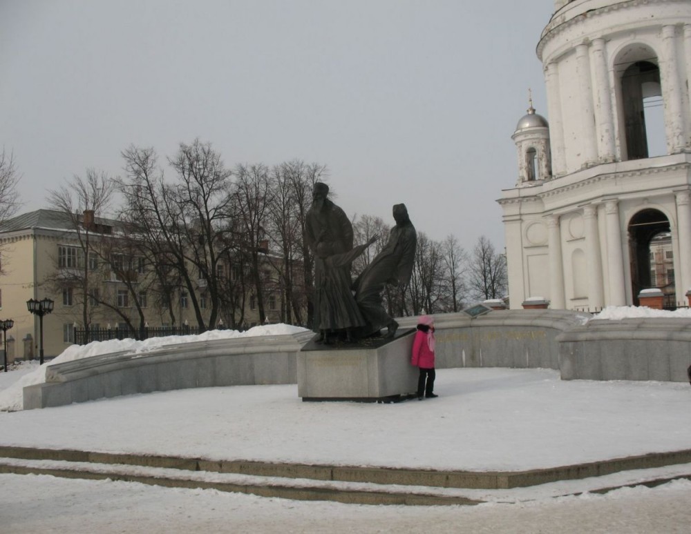 Фотография 2 : Памятник расстрелянным священникам и мирянам : фотограф Г. Елизарова