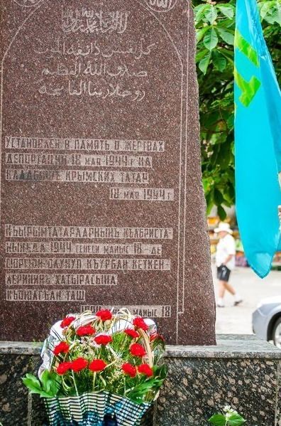 Номер фотографии 1 : Памятный знак жертвам депортации - крымским татарам : кладбище крымских татар : фотограф https://alushtalive.com