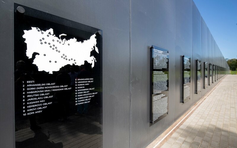 Номер фотографии 3 : Мемориал жертвам коммунизма «Путь» (Teekond) : Маарьямяги (главный вход со стороны ул. Пирита) : фотограф Tiit Blaat (https://m.rus.delfi.ee)