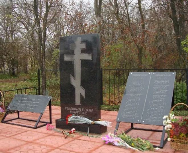 Номер фотографии 1 : Памятный знак расстрелянным заложникам под Чембаром :  : фотограф https://urokiistorii.ru/article/55693