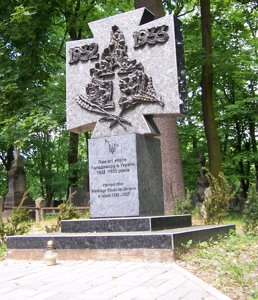 Номер фотографии 1 : Памятник жертвам голодомора на Украине : православное кладбище : фотограф Galeriafart (https://ru.wikipedia.org)