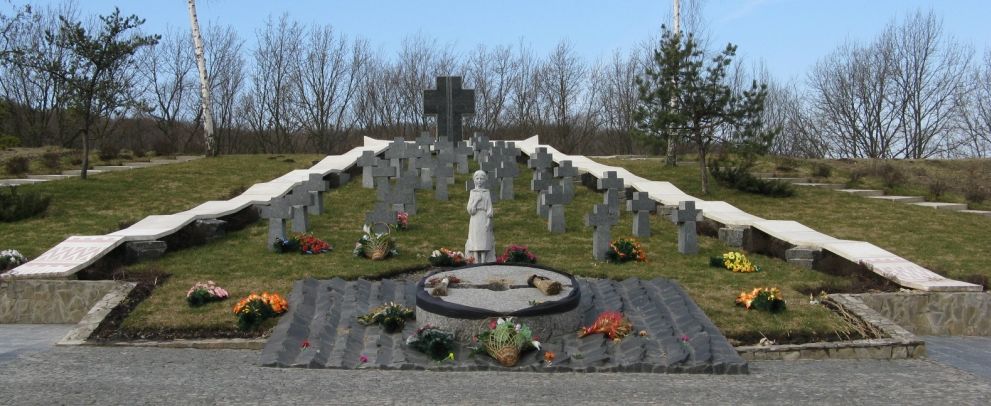 Номер фотографии 1 : Памятник жертвам голодомора : объездная дорога : фотограф Фетисов М.Ю. (https://ru.wikipedia.org)
