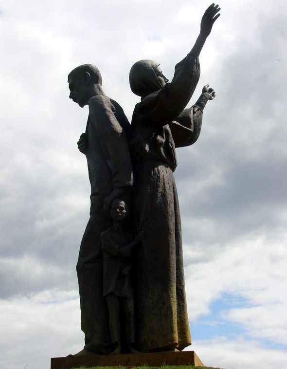 Памятник жертвам голодомора : фотограф Н. Мазепа (ru.wikipedia.org)