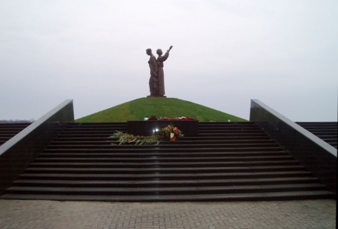 Памятник жертвам голодомора : фотограф Н. Мазепа (ru.wikipedia.org)