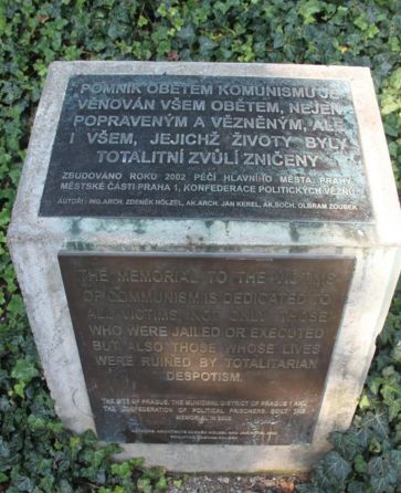   5 :    (Pomník obětem komunismu) :   , .  (Újezd),     :  https://praga-praha.ru/pamyatnik-zhertvam-kommunizma-v-prage
