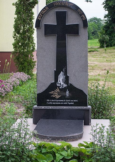 Номер фотографии 1 : Памятный знак жертвам голодомора :  : фотограф commons.wikimedia.org (фото Nikride)