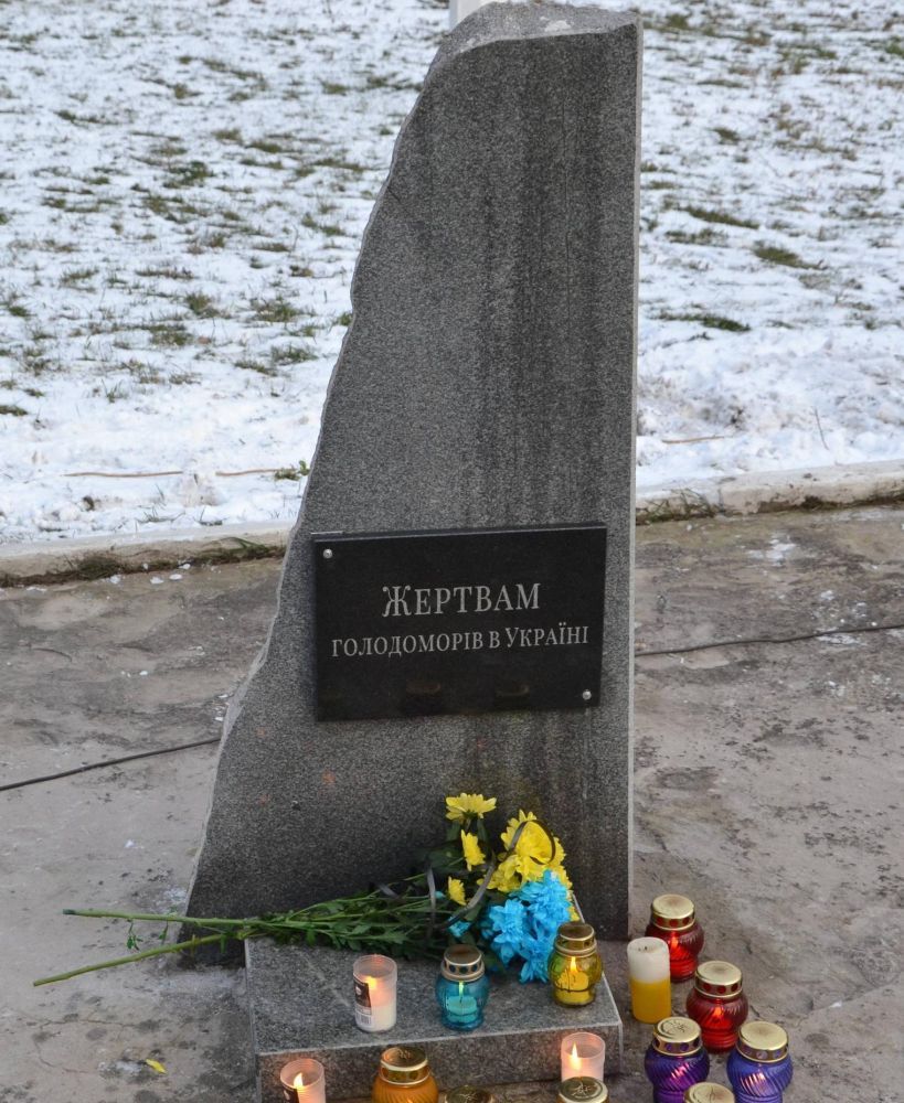 Номер фотографии 1 : Памятный знак жертвам голодомора :  : фотограф https://karachun.com.ua