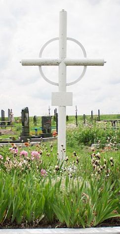 Номер фотографии 1 : Памятный знак жертвам голодомора : кладбище : фотограф Nikride (uk.wikipedia.org )