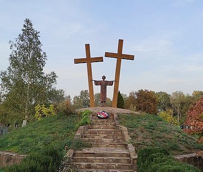 Номер фотографии 1 : Памятный знак жертвам голодомора :  : фотограф SpilniyDim(https://commons.wikimedia.org)