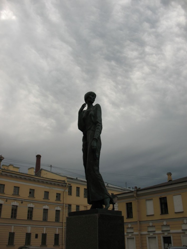 Памятник ахматовой в санкт петербурге