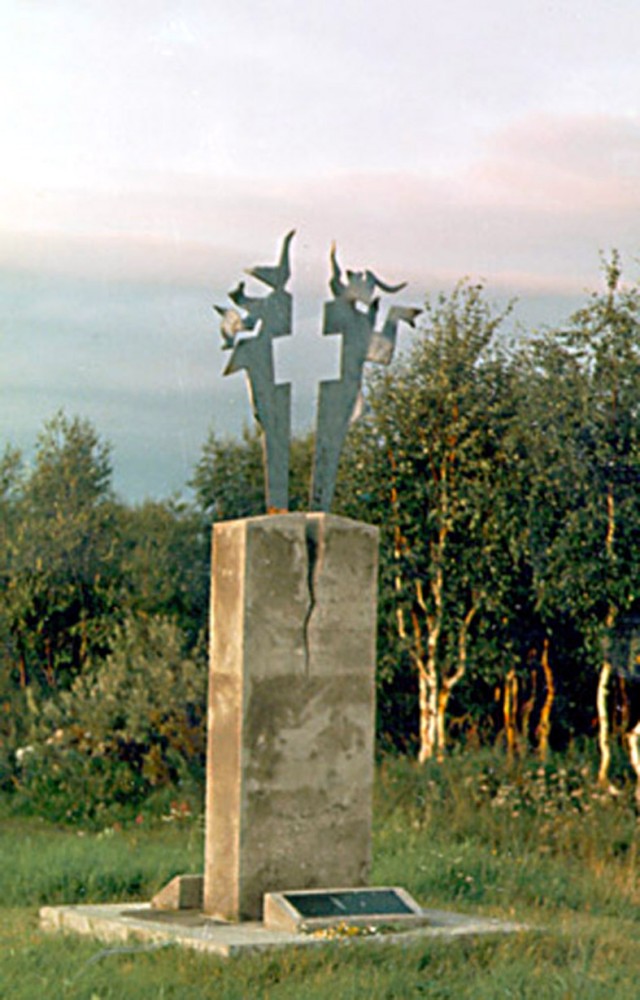 Номер фотографии 1 : «Не вернувшимся...» - памятник репрессированным литовцам : мемориальное кладбище : *                                                  : фотограф                                                   