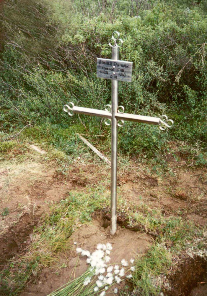 Номер фотографии 1 : Крест на могиле епископа Григория Лакоты : мемориальное кладбище : фотограф И. Федущак
