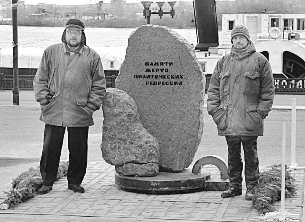 Шаман памяти жертв. Памятник репрессированным в Красноярске. Красноярский мемориал жертв политических репрессий. Памятник жертвам репрессий Красноярск. Памятник жертвам политических репрессий.