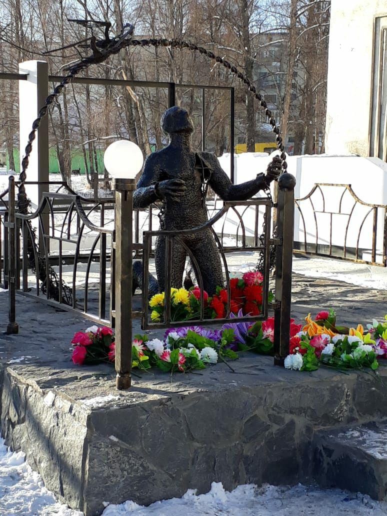Номер фотографии 1 : Памятник жертвам политических репрессий :  : фотограф https://magodb.ru