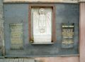 Фотография 1 : Мемориальная доска на здании бывшей тюрьмы НКВД : фотограф В. Федущак