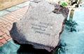 Фотография 2 : Закладной камень памятника жертвам репрессий : Надпись на камне : фотограф З. Кузикова