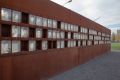 Фотография 2 : Мемориал «Берлинская стена» («Berliner Mauer») : Окно памяти : фотограф http://www.okoguide.com
